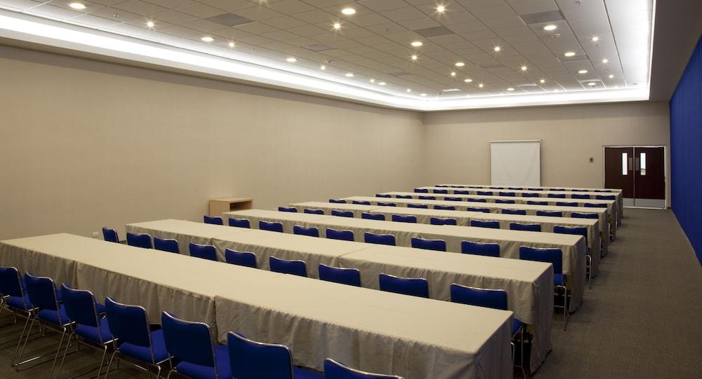 City Express By Marriott Suites Toluca Eksteriør billede