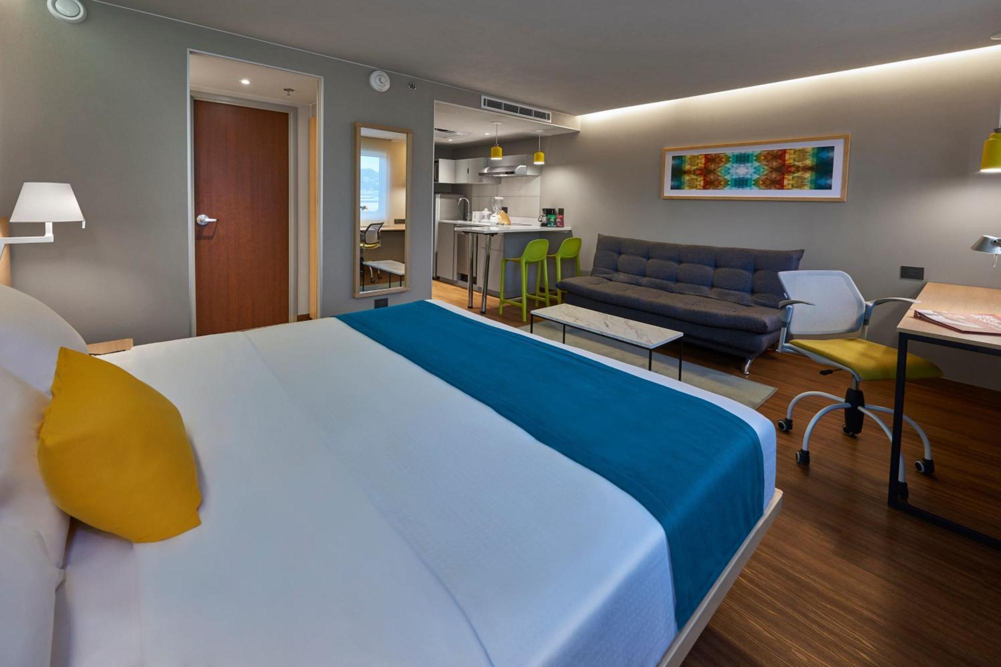 City Express By Marriott Suites Toluca Eksteriør billede